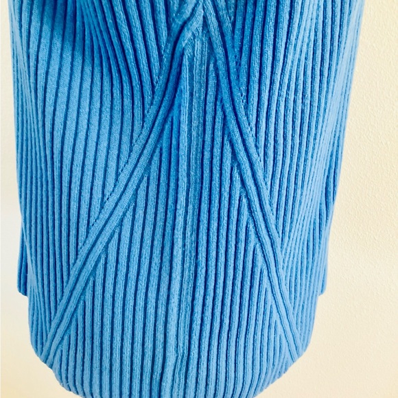 ST. JOHN  Cashmere Top - Picture 5 of 9